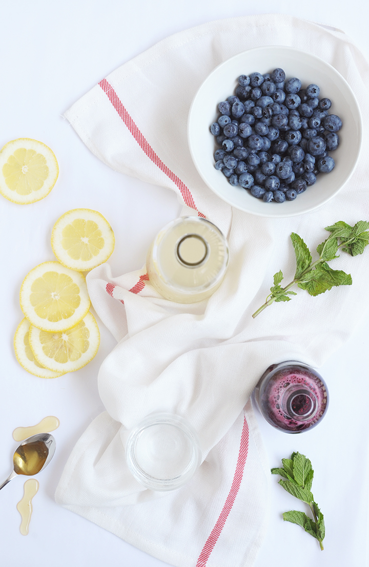 Blueberry Lemonade Cocktail recipe on aliceandlois.com