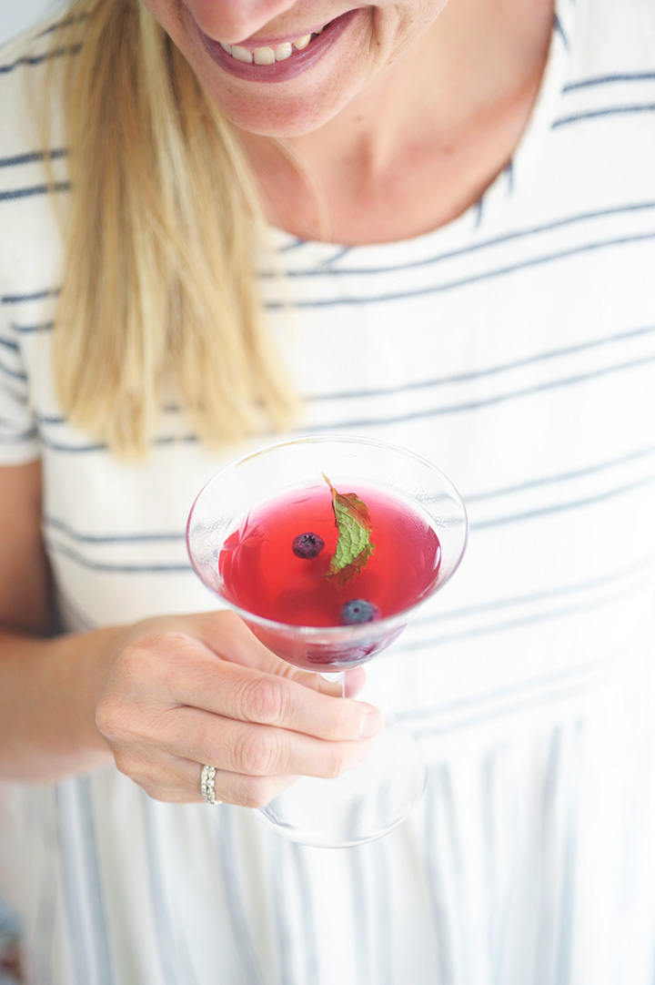 Perfect blueberry lemonade mint cocktail on aliceandlois.com
