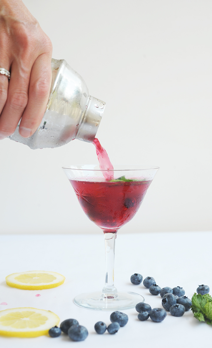 Perfect blueberry lemonade mint cocktail on aliceandlois.com