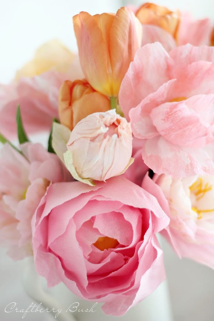 Make these DIY paper peonies out of crepe paper!