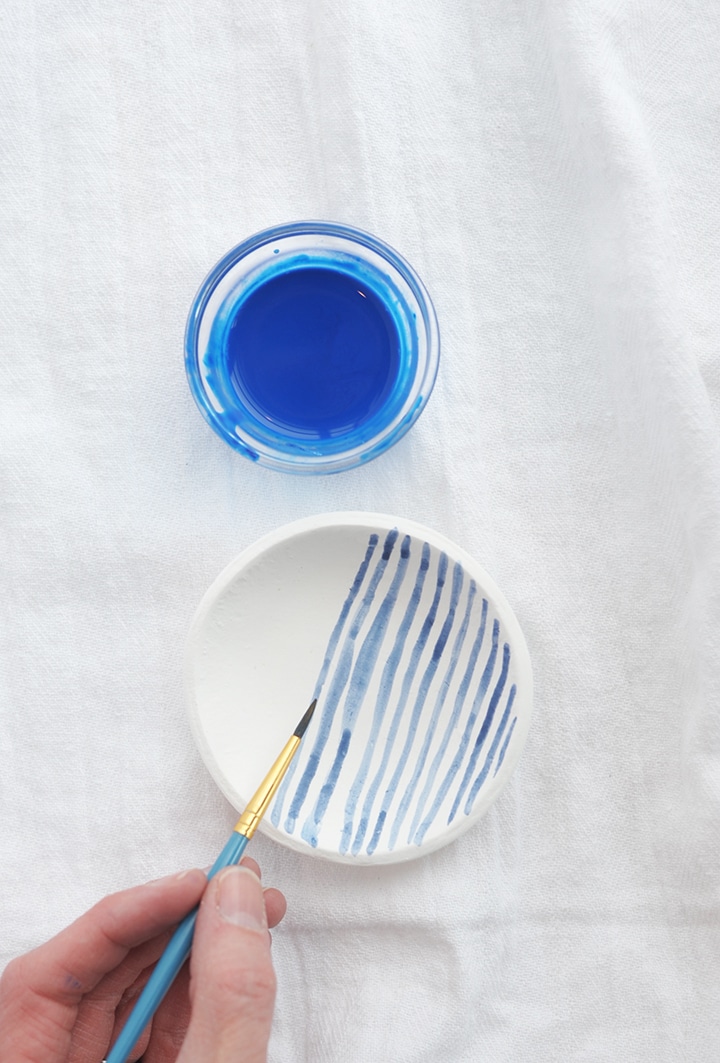 Click here for a detailed tutorial for the air dry clay bowls.