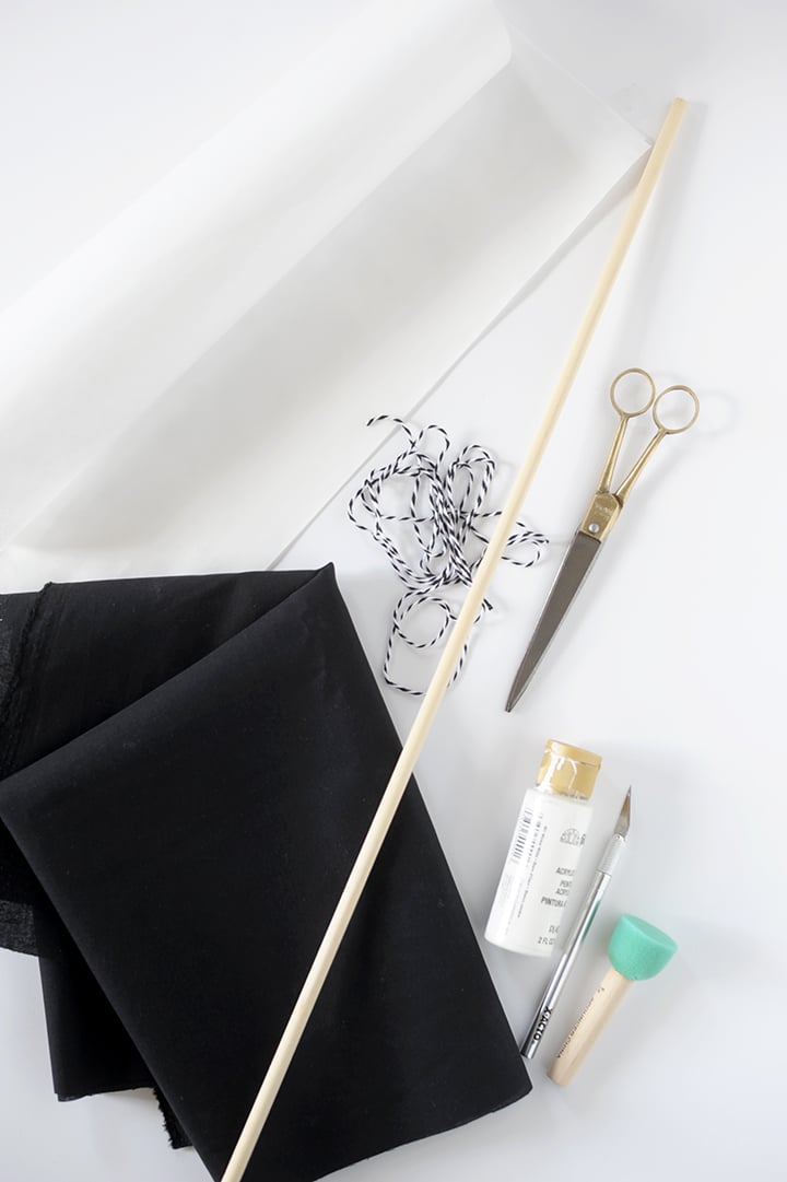 Make this simple DIY Halloween No-Sew Boo Banner!