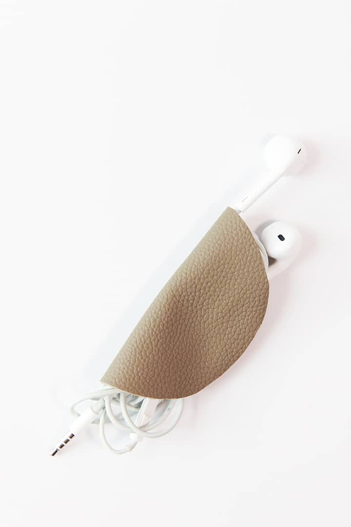 Alice and LoisDIY Leather Headset Holder Alice and Lois