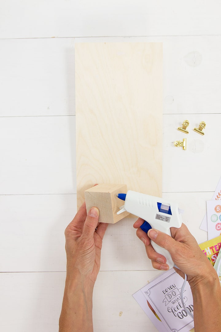 DIY Modern Clip Frame