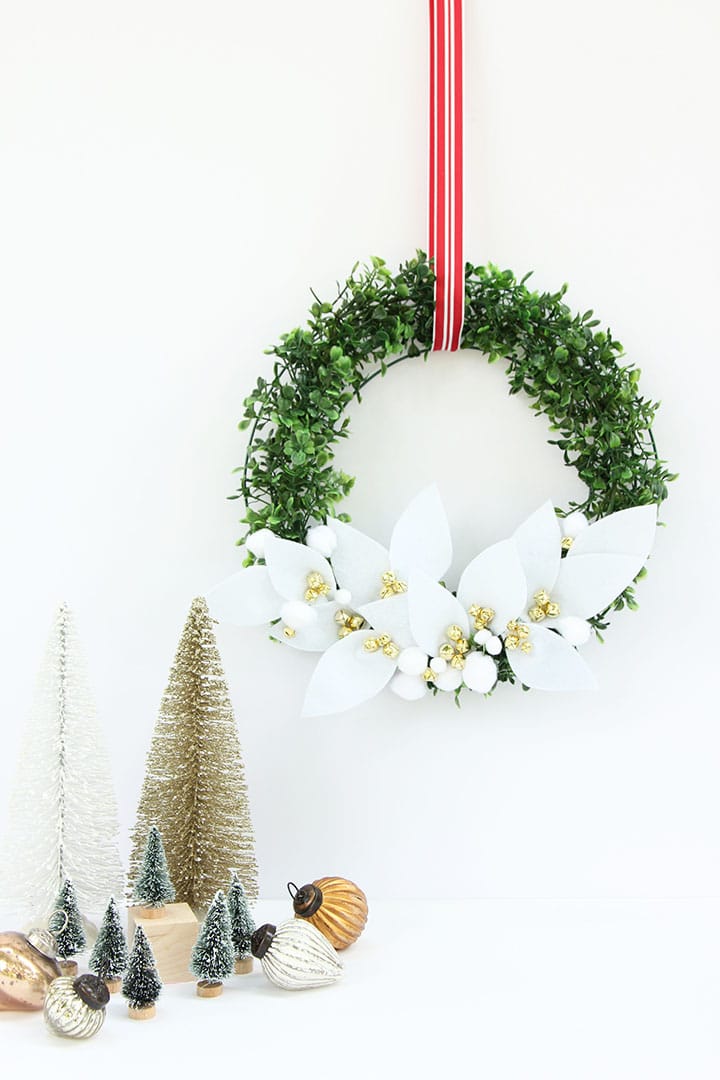 DIY Felt and Jingle Bells Wreath 