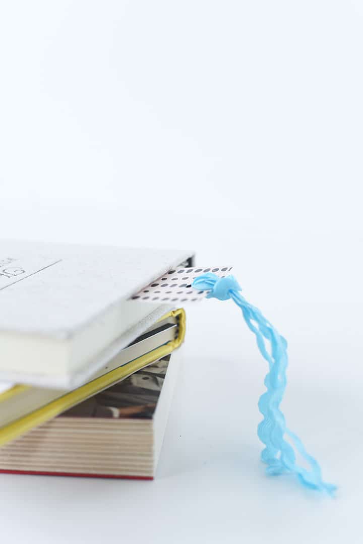 Download and print these fun and modern DIY bookmarks