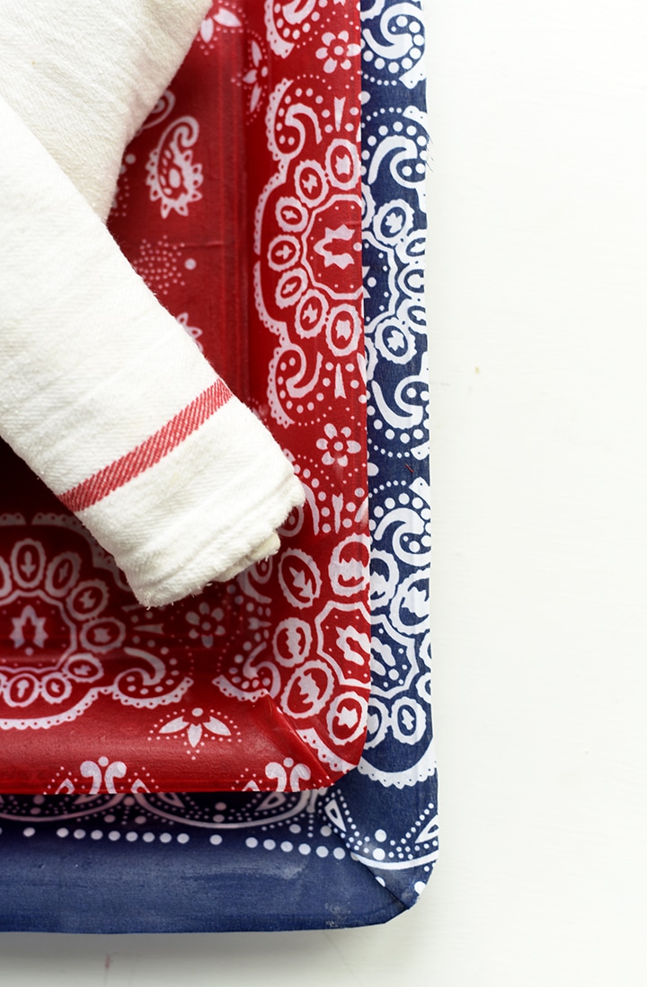 Make these DiY Bandana Wrapped Trays for the Fourth of July! #diy