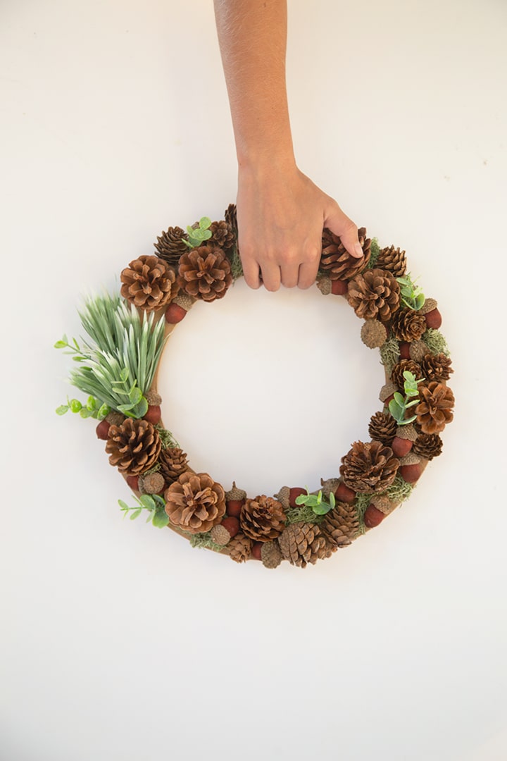 DIY Pinecone and Acorn Wreath