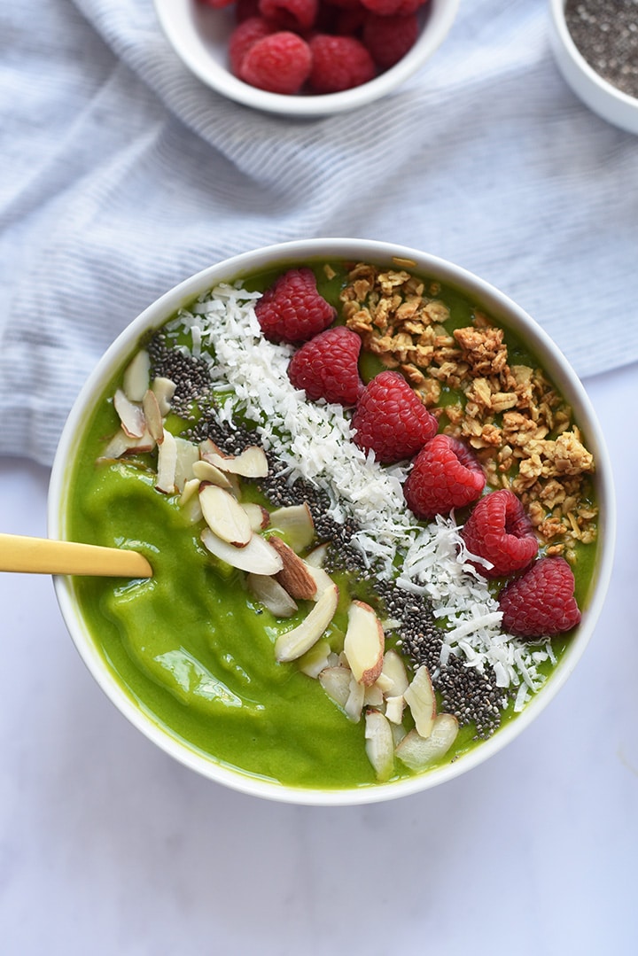 The perfect way to start off the morning with this Green Smoothie Bowl Recipe!