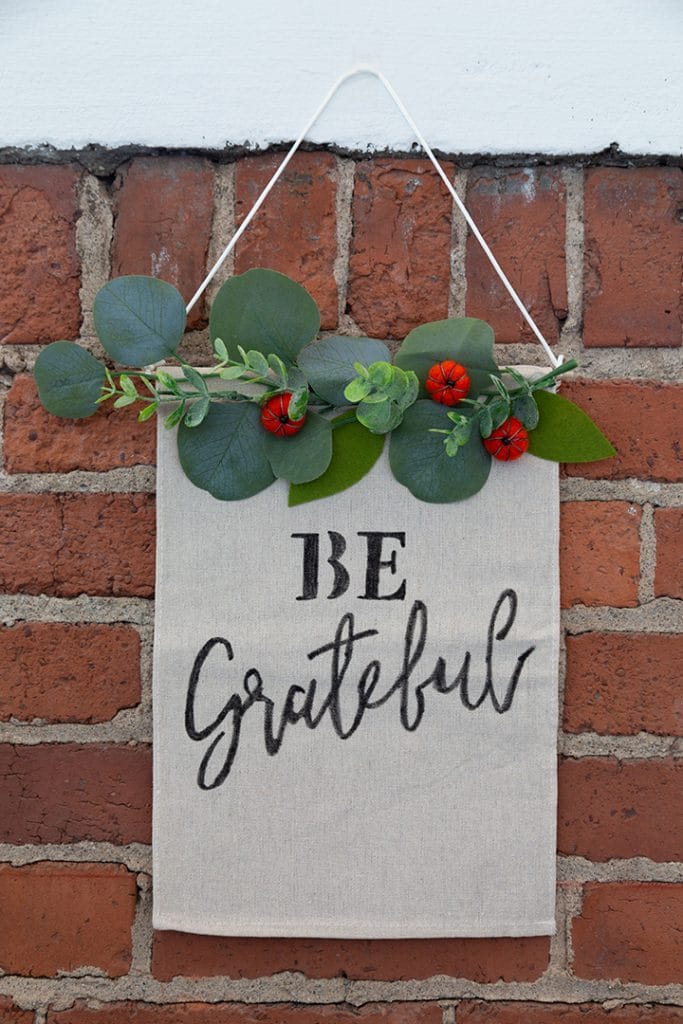 DIY Thanksgiving Signs #DIY #thanksgiving #stencil